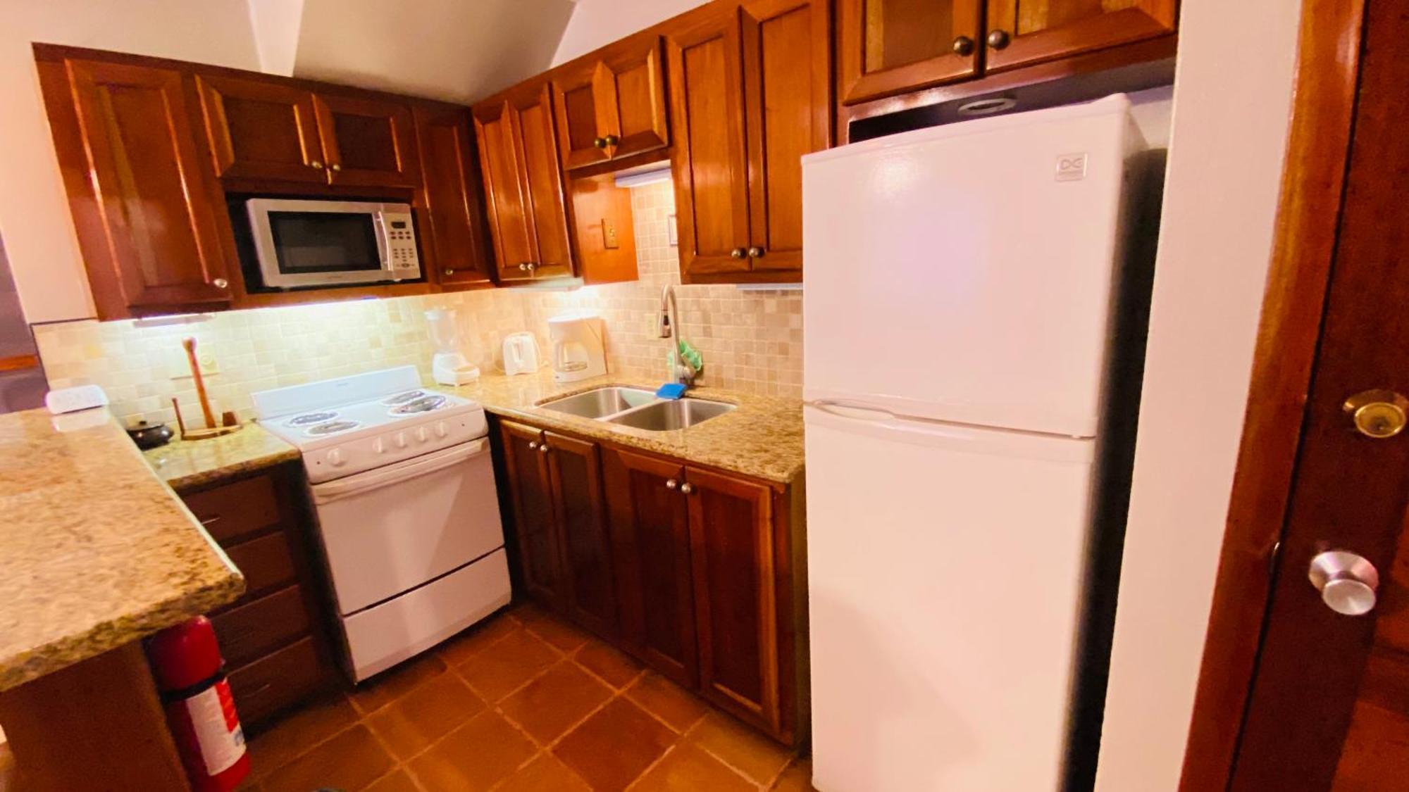 Tradewinds Paradise Villas Сан Педро Екстериор снимка